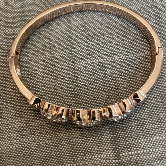 Betsey Johnson bracelet - Picture 5 of 9